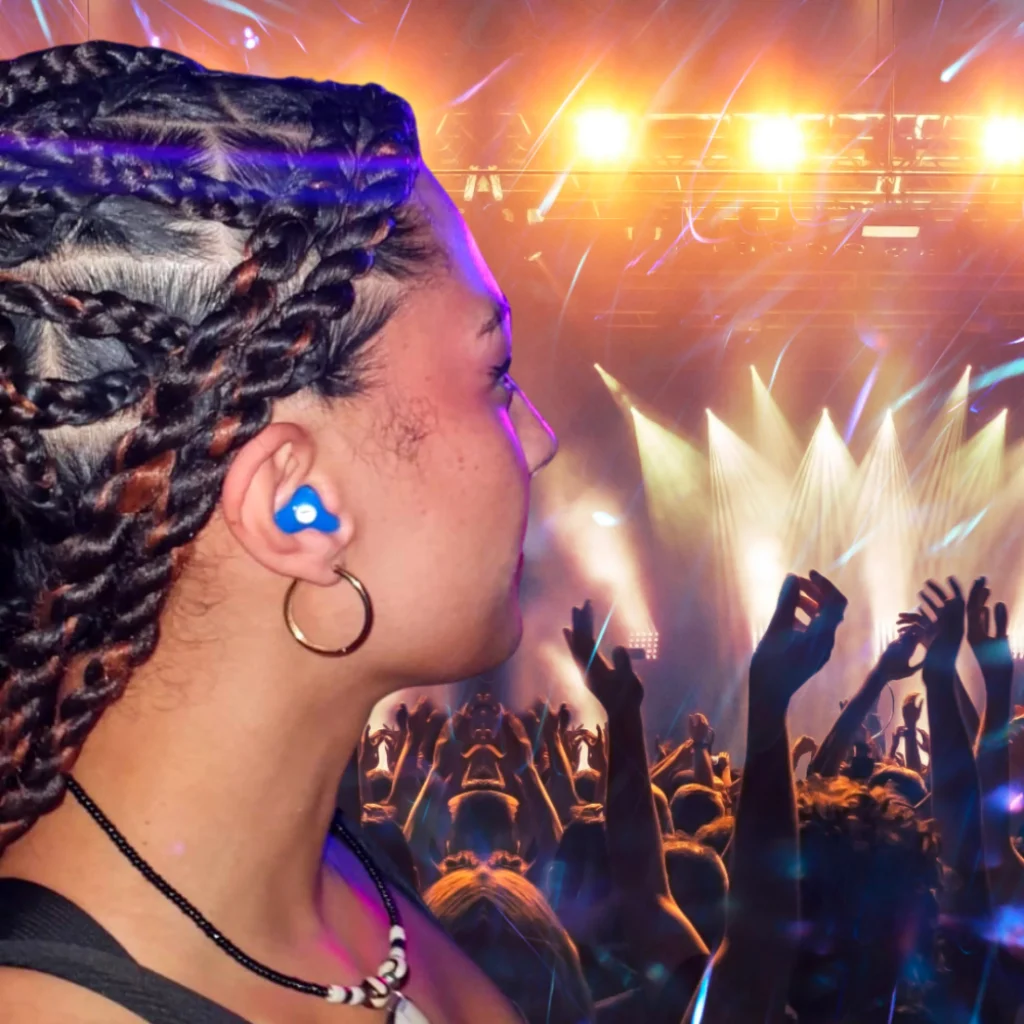 Fone em shows virou moda entre os jovens: protege mesmo a audição?